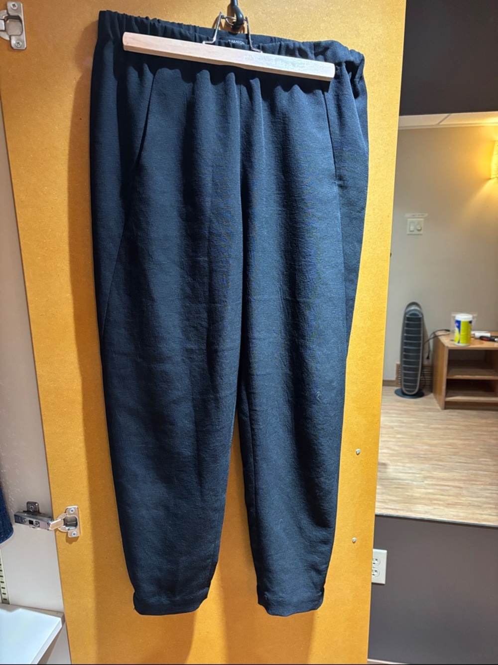 Babaton Black Cropped Elastic-Waist Pants in Japanese crepe fabric